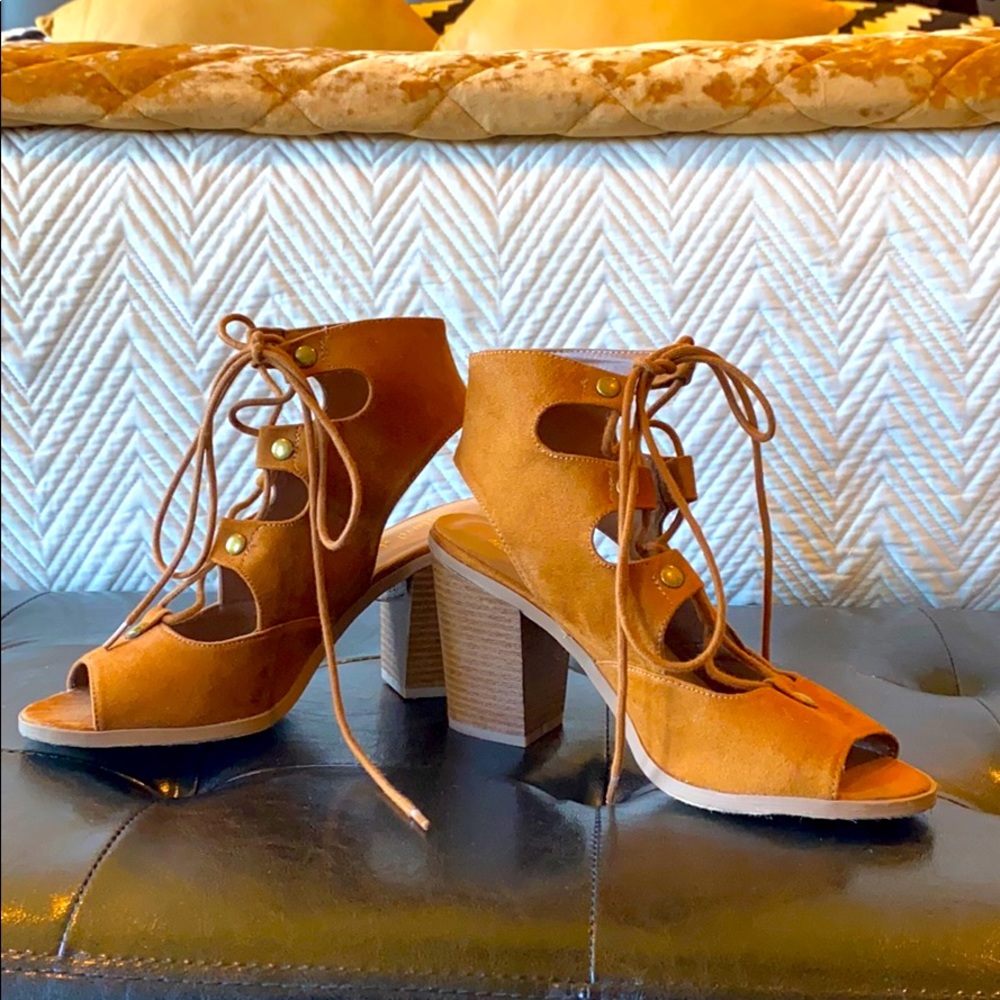 NWOT Altered state Suede lace up heels